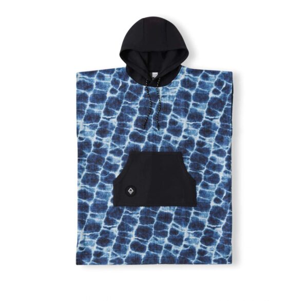 View of sustainable kids changing poncho in Agua Blue from Nomadix