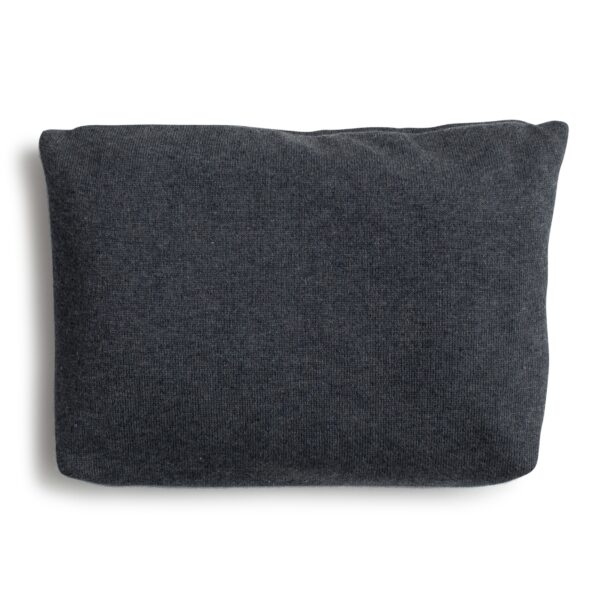 The eco-friendly cotton dreamsoft travel set by Zestt Organics is made of 100% GOTS certified cotton and comes in a carrying pouch. Carrying pouch shown here in dark gray.