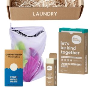 Set or gift box of eco-friendly laundry sheets and wash bag